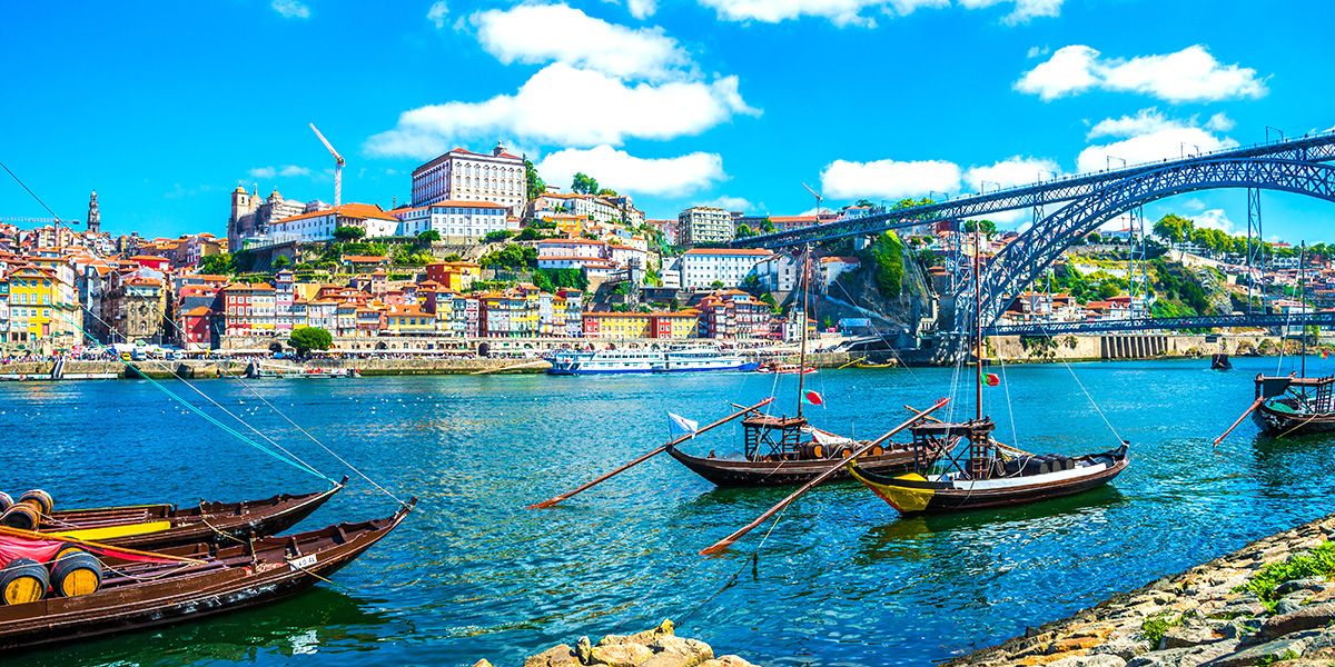 Zicht op de Douro rivier in Porto