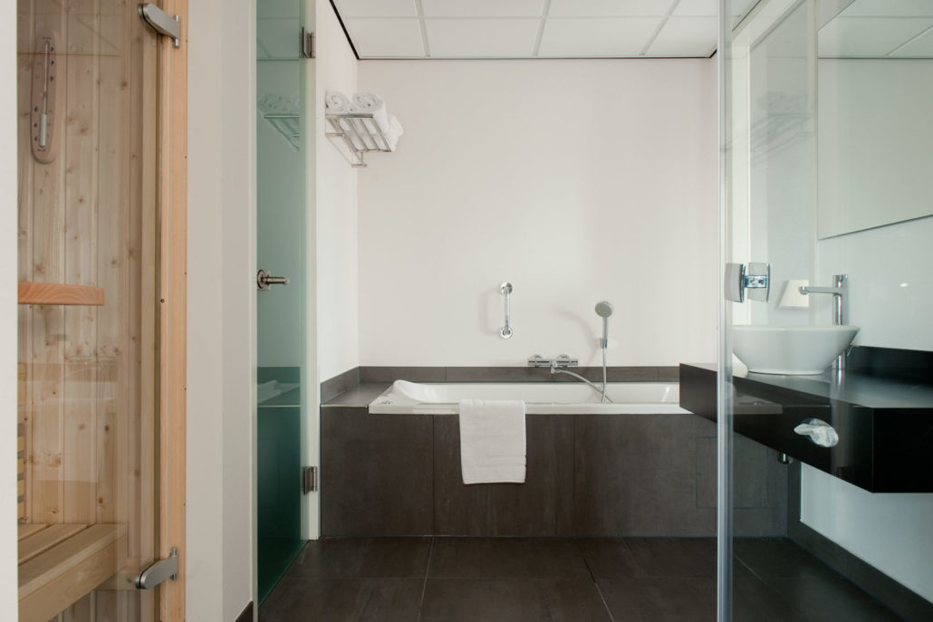 Inntel Amsterdam Zaandam | Verblijf in een suite met bubbelbad en privésauna | incl. 3-gangenverrassingsdiner